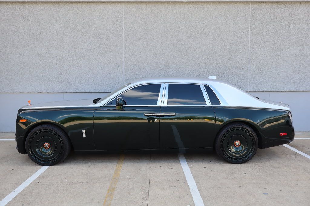 Used 2023 Rolls-Royce Phantom Sedan w/ Leather Finishing Pack RWD image 5