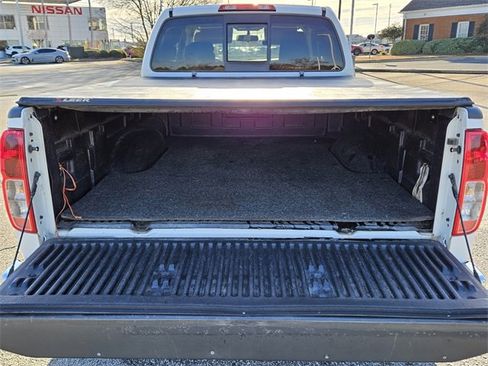 Used 2019 Nissan Frontier SV image 12