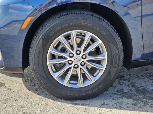 Used 2023 Buick Enclave Essence image 12