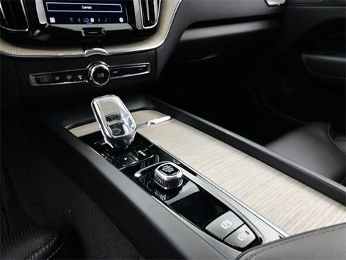 Used 2022 Volvo XC60 B6 Inscription w/ Advanced Package image 10