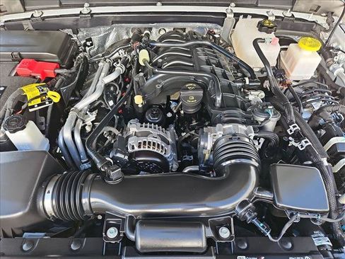 Used 2025 Jeep Gladiator Mojave AWD/4WD image 29