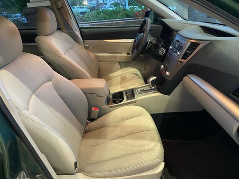 Used 2011 Subaru Outback 2.5i Premium AWD/4WD image 40