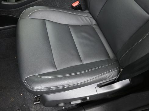 Certified 2025 Volvo XC40 B5 Core image 22