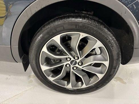 New 2022 Lincoln Nautilus Reserve image 9