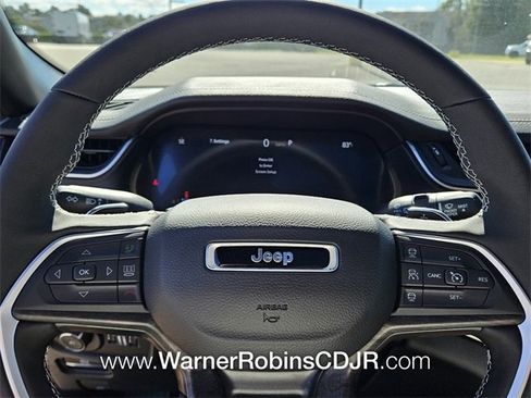 New 2025 Jeep Grand Cherokee Limited w/ Luxury Tech Group II image 25