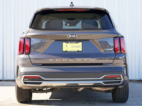 Used 2021 Kia Sorento S image 10