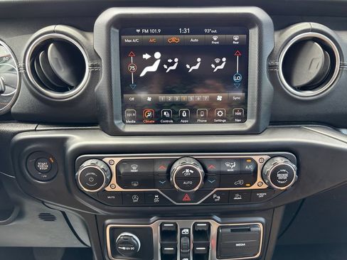 Used 2020 Jeep Gladiator Overland w/ Dual Top Group AWD/4WD image 22