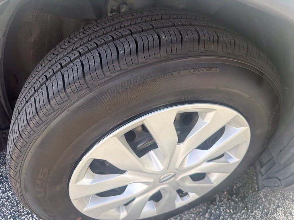 Used 2017 Nissan Rogue S w/ S Appearance Package FWD image 19