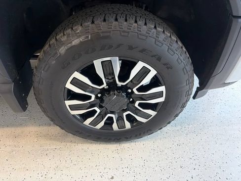 Used 2024 GMC Sierra 2500 Denali Ultimate AWD/4WD image 16