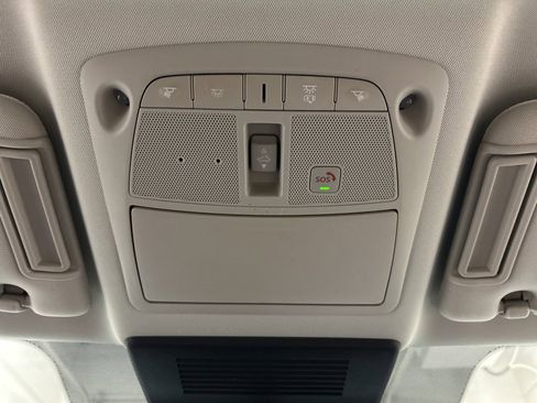 Used 2022 Nissan Armada SL w/ Captain's Chairs Package image 25