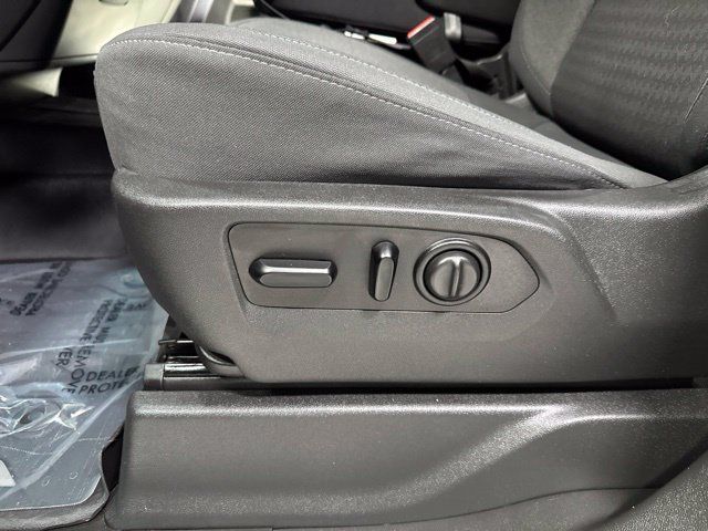 Used 2021 GMC Sierra 1500 4x4 Crew Cab w/ Sierra Value Package image 4