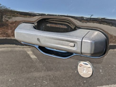 Used 2023 Jeep Gladiator Rubicon w/ Cold Weather Group image 27