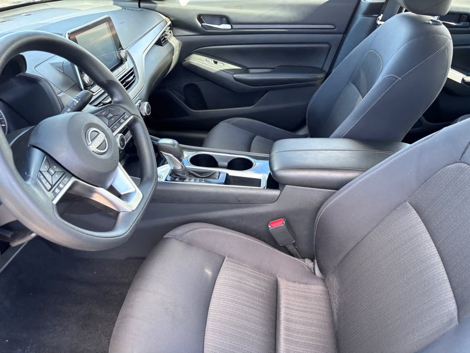 Used 2024 Nissan Altima 2.5 SV FWD image 15