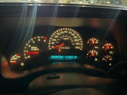 Used 2006 Chevrolet Silverado 2500 LT w/ Heavy-Duty Power Package image 3