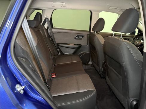 Used 2022 Nissan Rogue SV image 34