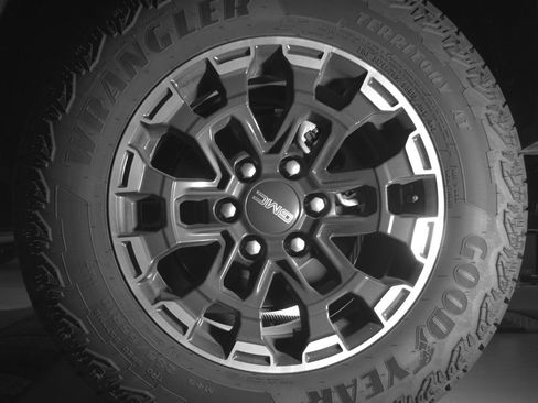 Used 2026 GMC Canyon AT4 w/ Technology Plus Package AWD/4WD image 4