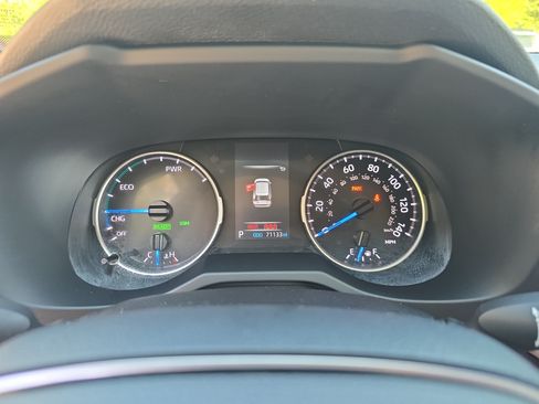 Used 2022 Toyota RAV4 XLE Premium AWD/4WD image 18