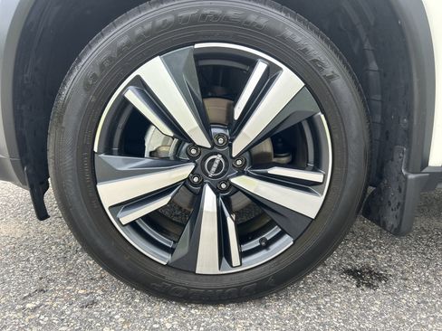 Certified 2023 Nissan Rogue Platinum AWD/4WD image 12