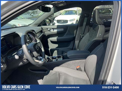 Used 2025 Volvo XC40 B5 Ultra w/ Climate Package image 14