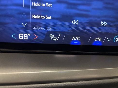 Used 2026 Chevrolet Traverse LT w/ Sun and Wheel Package AWD/4WD image 25