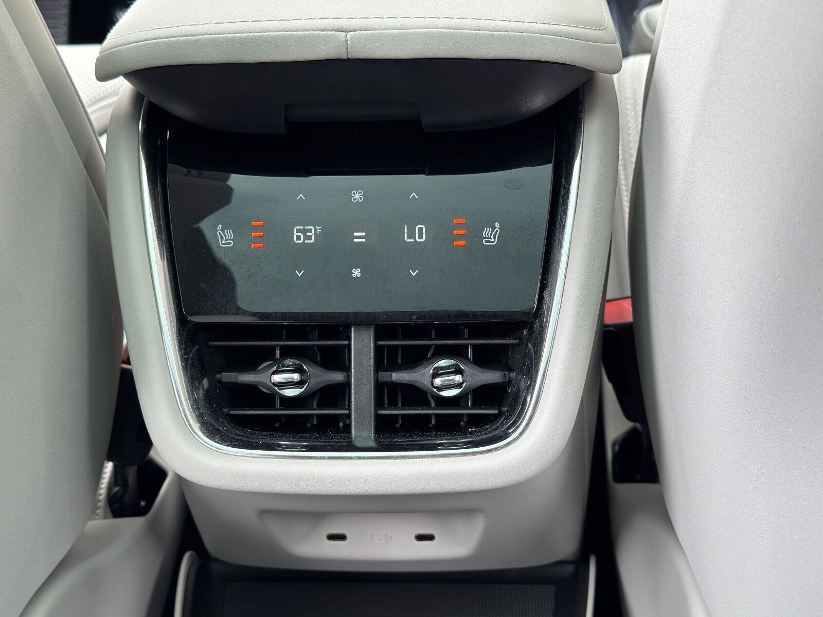 Used 2025 Volvo EX90 Ultra AWD/4WD image 32