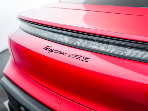 Used 2022 Porsche Taycan GTS image 14