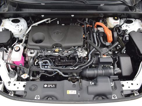 Used 2025 Toyota RAV4 XLE AWD/4WD image 9