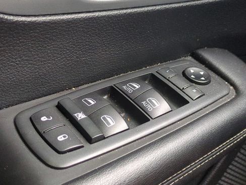 Used 2020 Chrysler Pacifica Touring w/ Advanced Safetytec Group FWD image 25