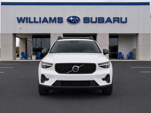 Used 2024 Volvo XC40 B5 Core w/ Protection Package Premier AWD/4WD image 6
