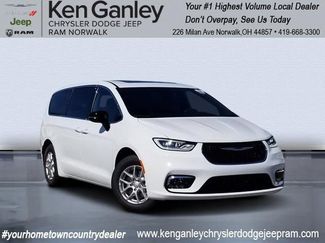 New 2026 Chrysler Pacifica Select image 1
