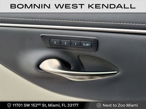 Used 2025 Lexus ES 350 w/ Premium Package image 31