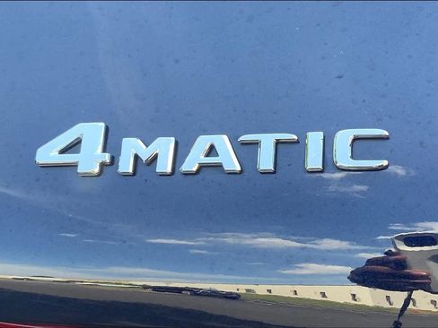 Used 2021 Mercedes-Benz GLC 300 4MATIC image 10