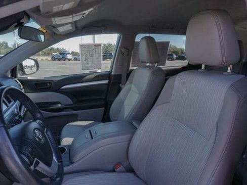 Certified 2019 Toyota Highlander Plus FWD image 24