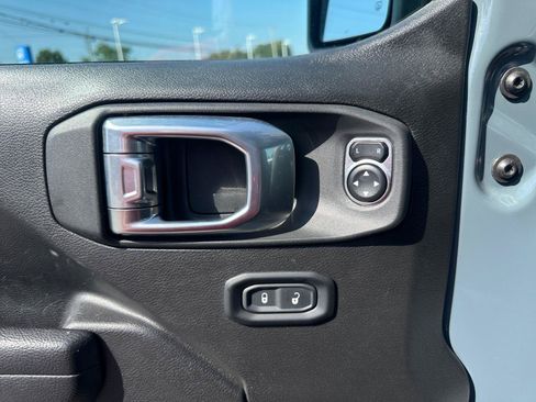 Used 2024 Jeep Gladiator Mojave w/ Convenience Group AWD/4WD image 14