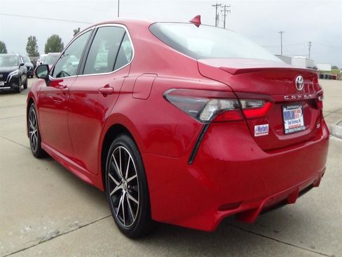 Used 2024 Toyota Camry SE image 8