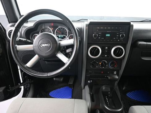 Used 2009 Jeep Wrangler Unlimited Sahara AWD/4WD image 11