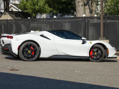Used 2025 Ferrari SF90 Spider AWD/4WD image 40