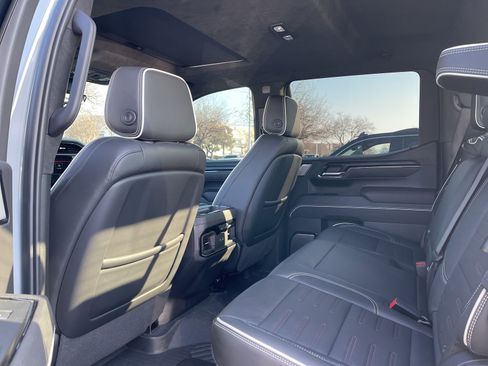 Used 2024 GMC Sierra 1500 AT4X w/ AT4X AEV Edition image 4