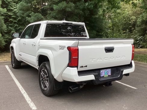 Certified 2024 Toyota Tacoma TRD Sport w/ TRD Sport Premium Package AWD/4WD image 10