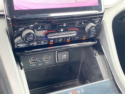 Used 2023 Jeep Grand Cherokee Limited image 13