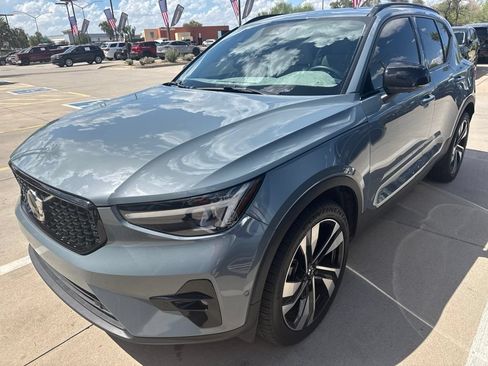 Used 2023 Volvo XC40 B5 Ultimate w/ Protection Package Premier AWD/4WD image 1