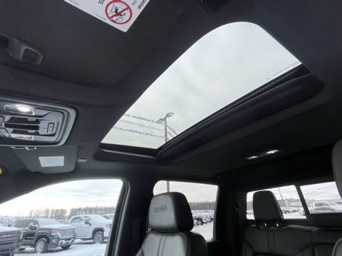 Used 2020 Chevrolet Silverado 3500 High Country image 23