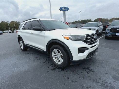Certified 2023 Ford Explorer XLT image 2