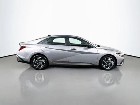 Used 2025 Hyundai Elantra Sport FWD image 9