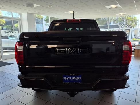New 2026 GMC Canyon Denali w/ LPO, Denali Black Edition AWD/4WD image 8