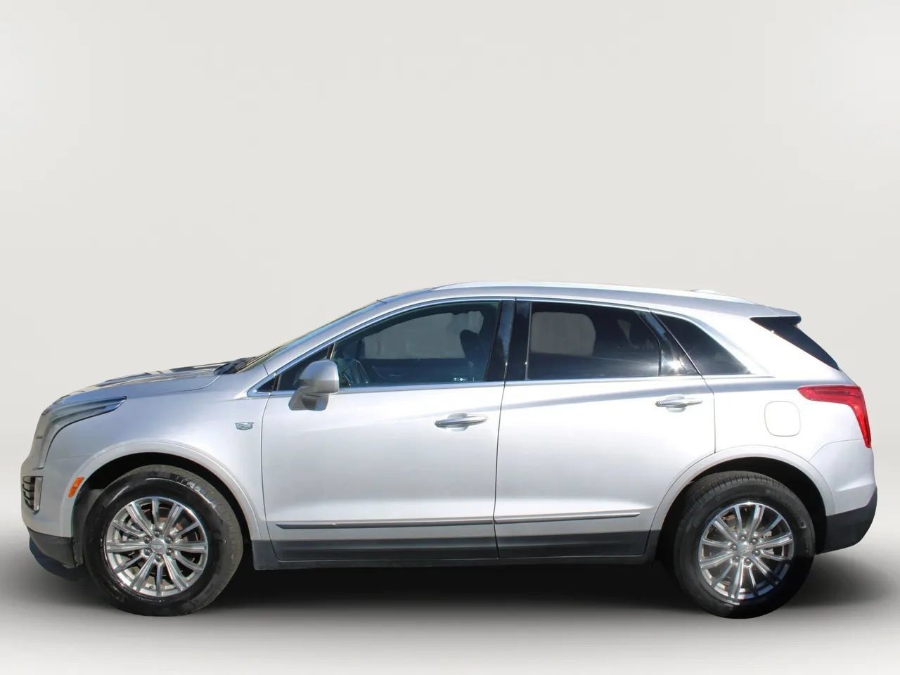 Used 2017 Cadillac XT5 Luxury w/ Driver Awareness Package FWD image 5