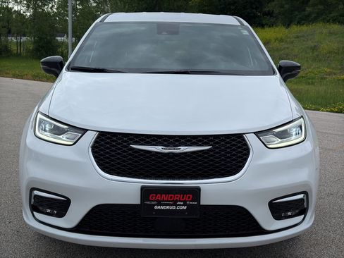 New 2026 Chrysler Pacifica Select FWD image 3