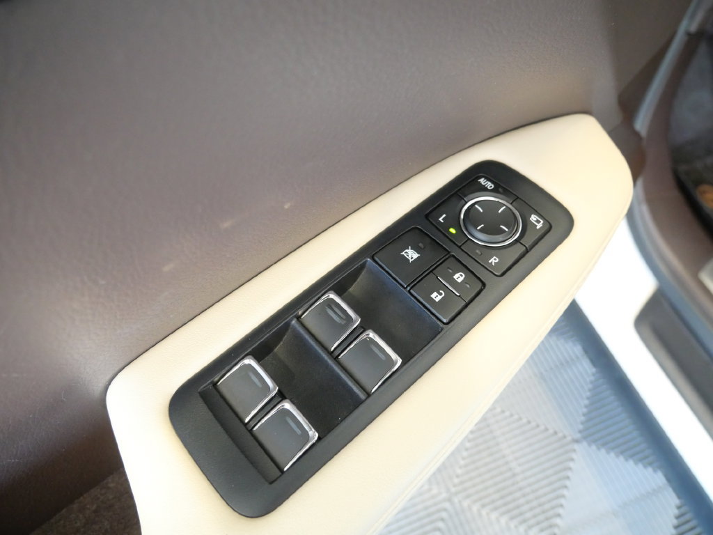 Used 2018 Lexus RX 350L AWD w/ Premium Package image 16