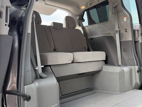 Used 2016 Toyota Sienna LE FWD image 19
