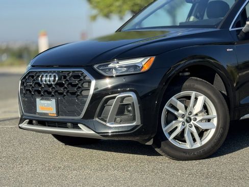 Used 2024 Audi Q5 2.0T Premium w/ Convenience Package image 3